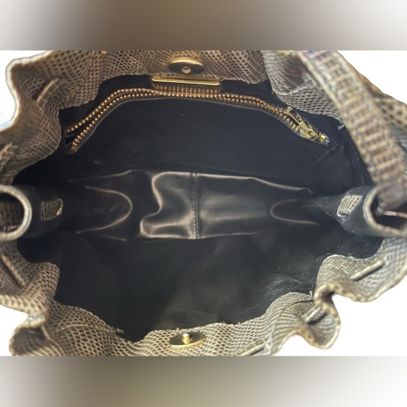 Bottega Veneta | Rare Snakeskin Drawstring Crossbody Bag - Picture 6 of 11